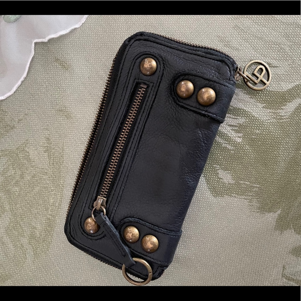 Authentic Linea Pelle Dylan Wallet-black